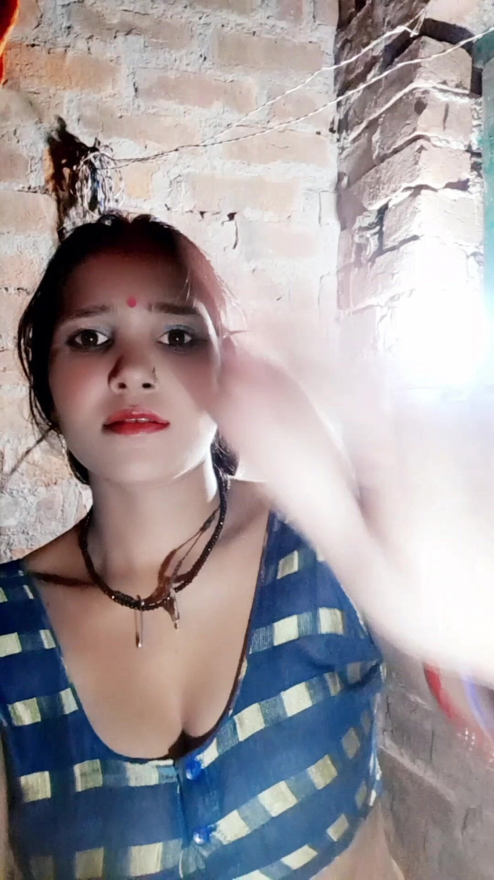 Renudbf: Adik ipar panas India menjolok pepeknya dan memancut mani (audio hindi)