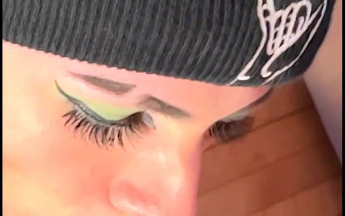 Jake Grand the man: Femeie gotică super sexy Femboy Jade Madison suge și se fute -...