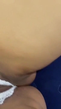 Aku mergokin ibu tiriku soraya bugil di ranjangku! Pantat montoknya sempurna!