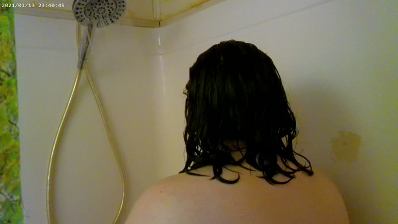 ShyWifey89: Josofine se alege cu săpun, Rico filmează