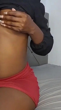 La ragazza ebano vuole un grosso cazzo grasso nel profondo di lei