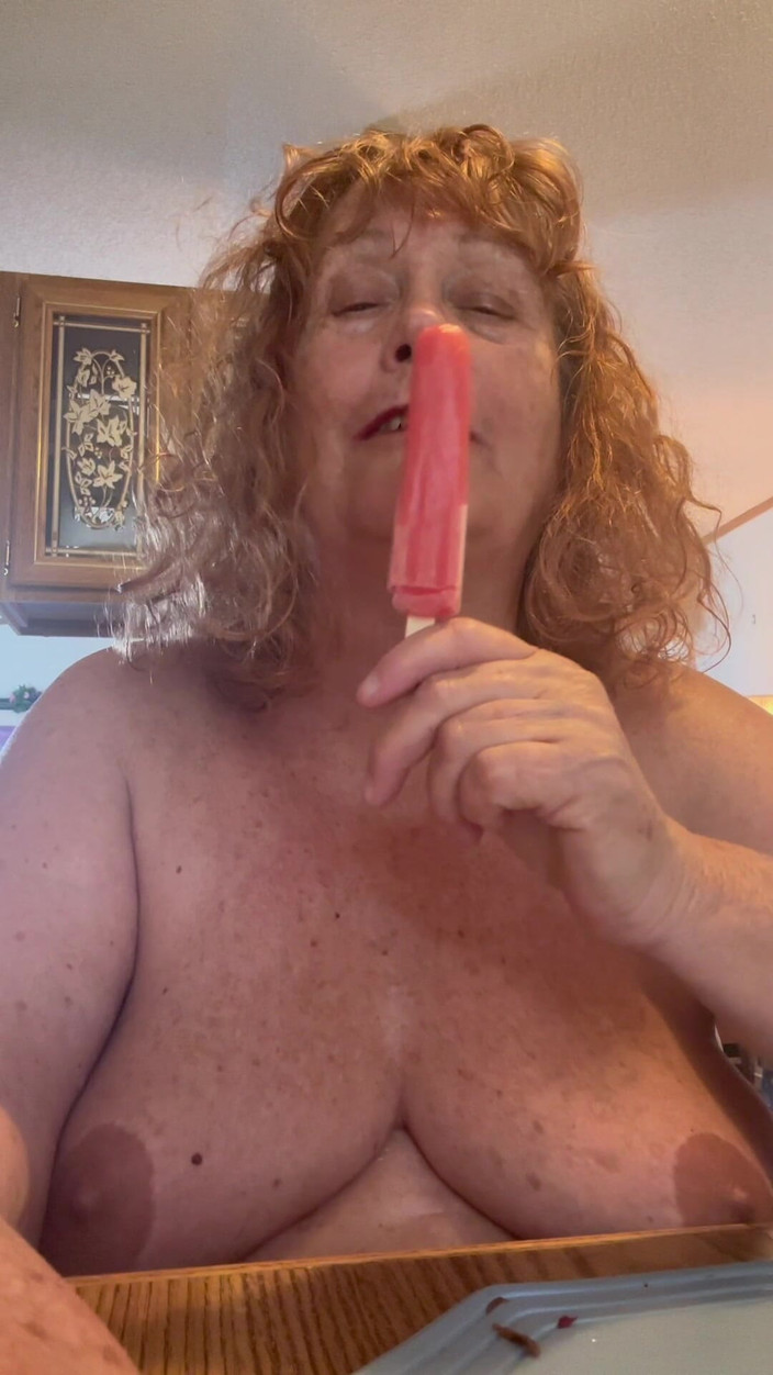 Big Ass 4 U: Testuji své dovednosti sání ptáka na tom nanuku