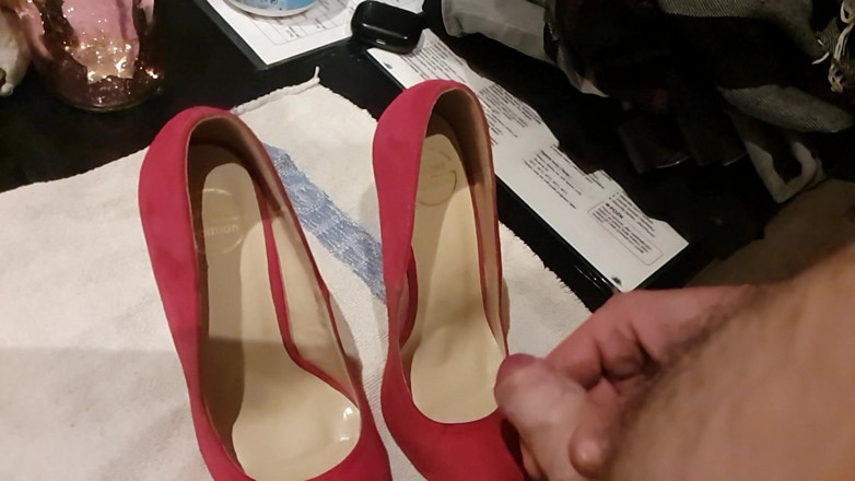 Milosbroz: Beautiful Sexy Pumps of My Girlfriend's Friend.
