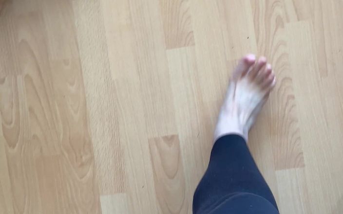 Feet: 맨발로 걷기