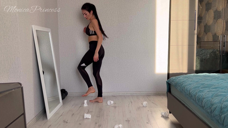 Princess Monica: Pantat cewek raksasa ini dientot habis-habisan sama kontol raksasa pria...