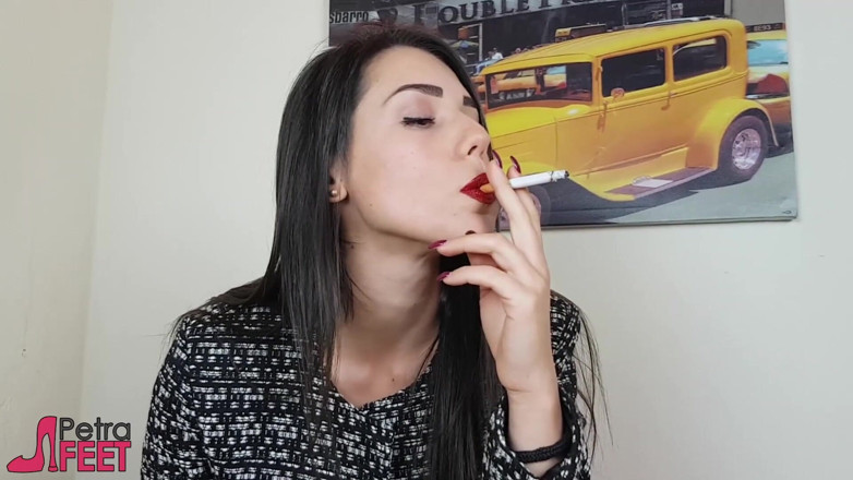 Smokin Fetish: Italian beauty loves smoking cigars