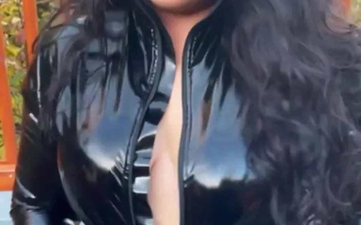 LadyAyse5: Latex Outdoor
