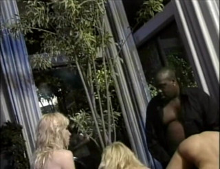 European Classics: Fantastische interracial orgie mit atemberaubenden milfs