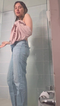 Lesbianas Mojadas Con Jeans Sexo Salvaje Bajo La Ducha