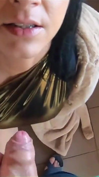 Muie cu fetiș Downjackets, blană și haine sexy 7