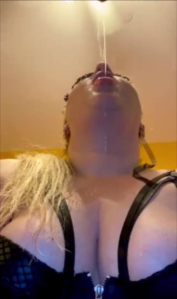 The Kinky Latex Couple: Piss dávení se, část 1