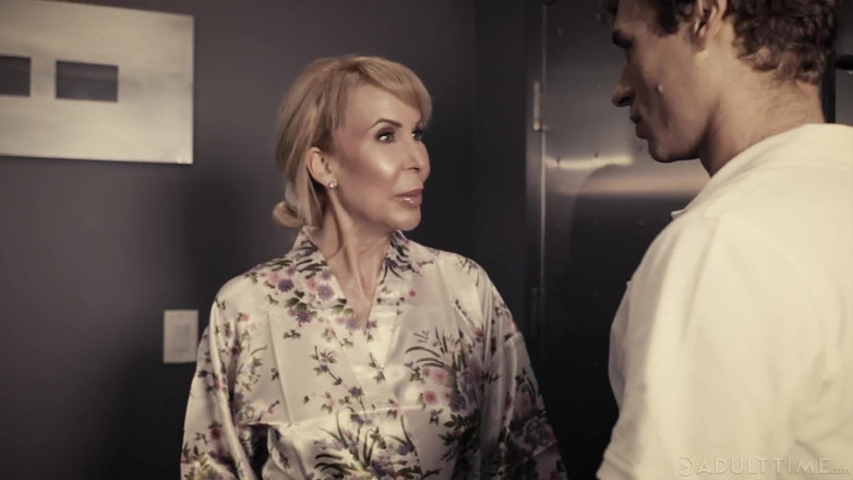 Adult Time: Erwachsenenzeit – Erics Witwe Lauren spreizt die Beine und verwandelt eine...