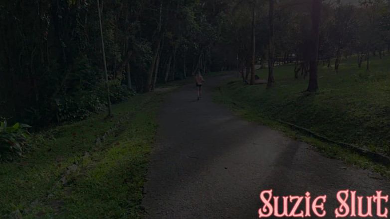 Suzie Slut Official - Hetero: Erkek arkadaşının olmaması nedeniyle ihtiyacı olan kadın, parkta yabancı arzusuna...