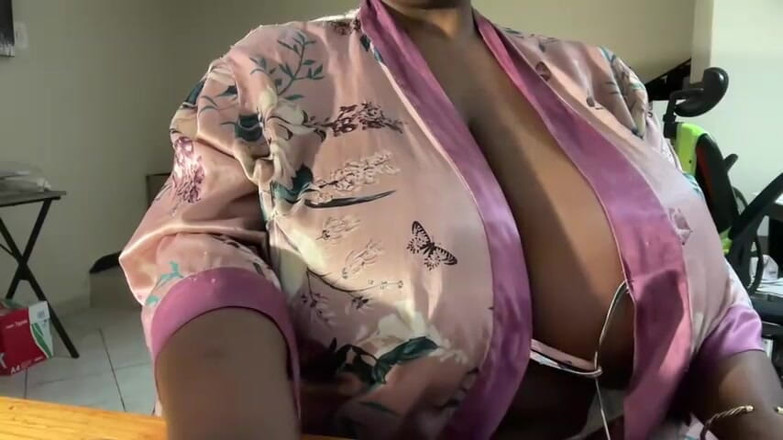 Legendary Booty Overdose: Толстушка исполняет стриптиз и стонущая фетиш