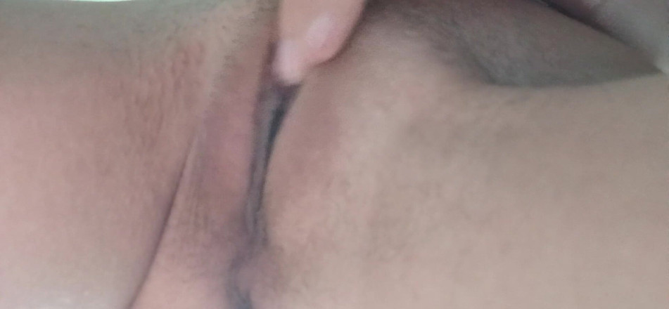 Lesbian-illusion: Eu me masturbo arriscadamente debaixo da minha mesa durante a...
