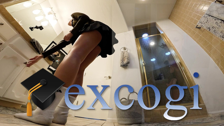 ExCoGi: Regardez notre blonde chevaucher passionnément