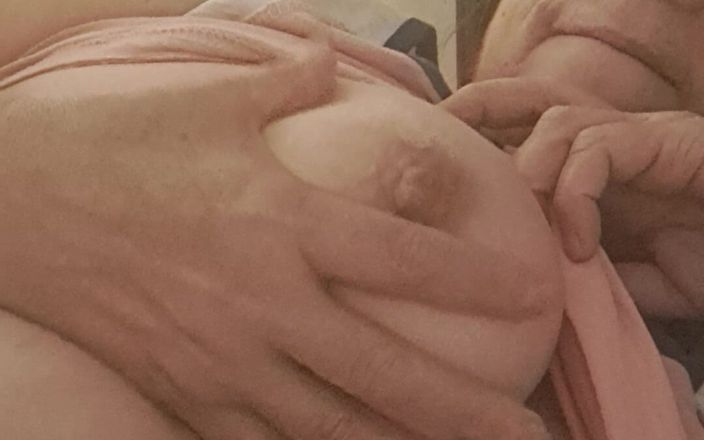 Mommy big hairy pussy: Đánh thức bộ ngực mềm mại của mẹ kế