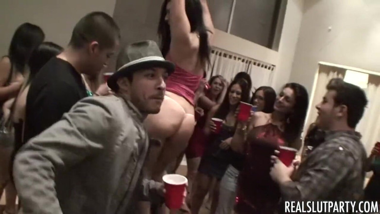Real Slut Party: Festa di vere troie - Festa in casa dell'anno scambi di...