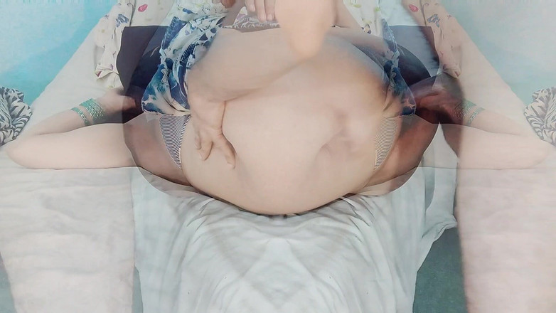 Netu: Velmi surové, s odhalenými kalhotkami a Mojí kompadre v práci....