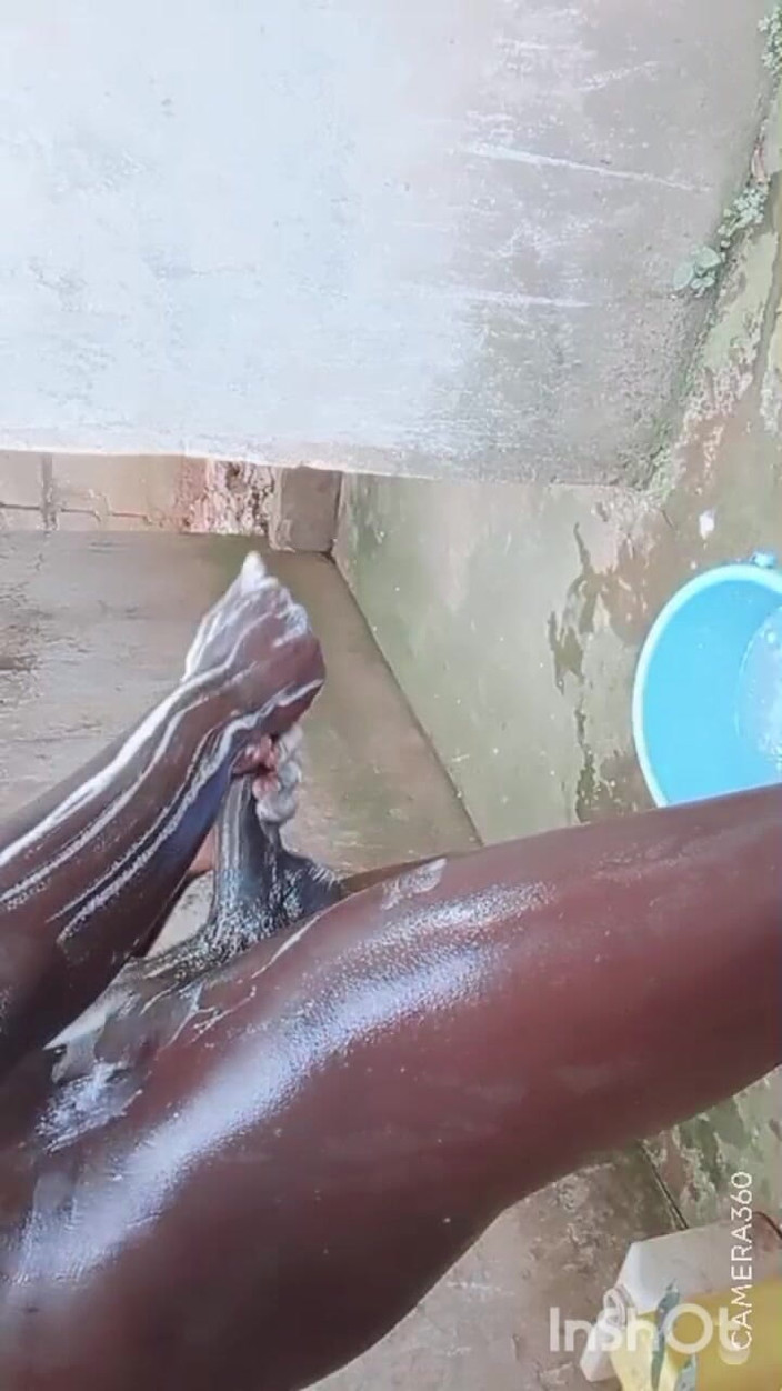 Hongi: BBC masážní orgie v Africe