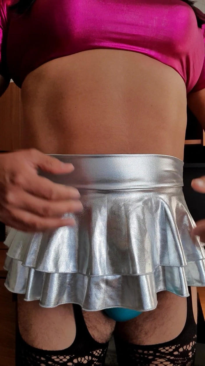 Sexy shinny clothes: Taquinage en costume de pom-pom girl effrontée