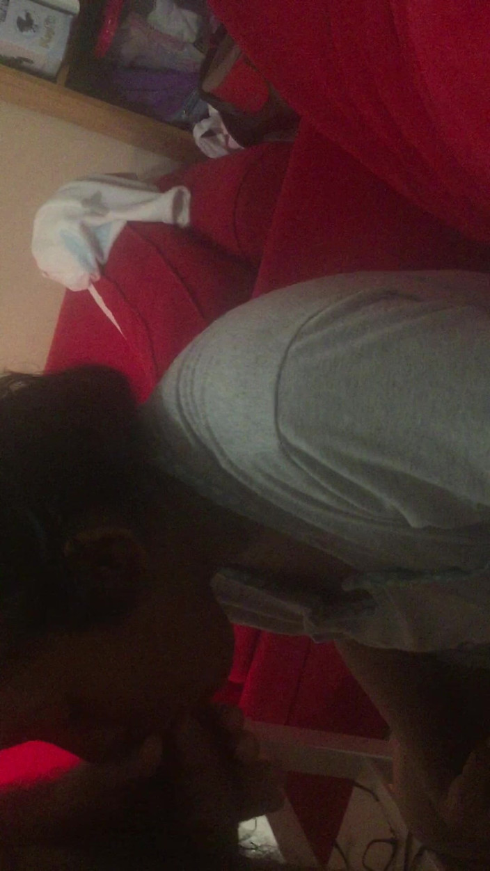 Megacute9999: Endonezyalı hizmetçi yüzüne sikiştirildiğinde ağzına boşaltılar