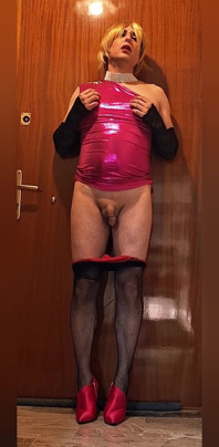 Première fois avec du maquillage et des cheveux blonds en vidéo et je suis excitée avec moi dans le miroir !