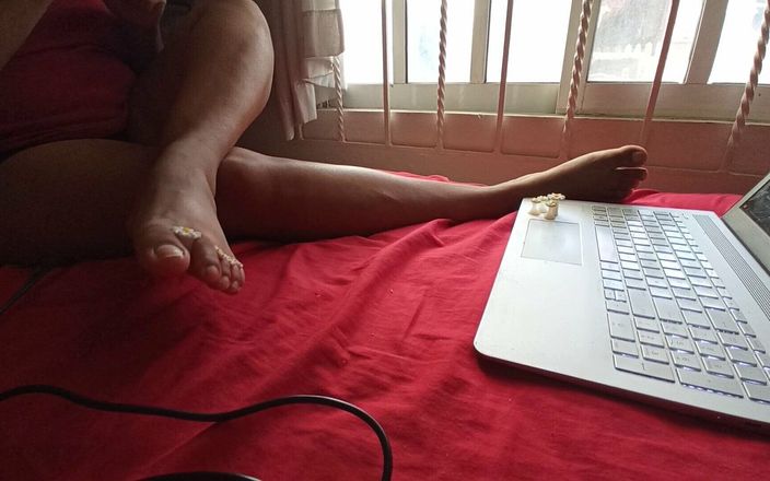 Karmicoxv: Fétichisme des pieds. Ma femme, ses ongles