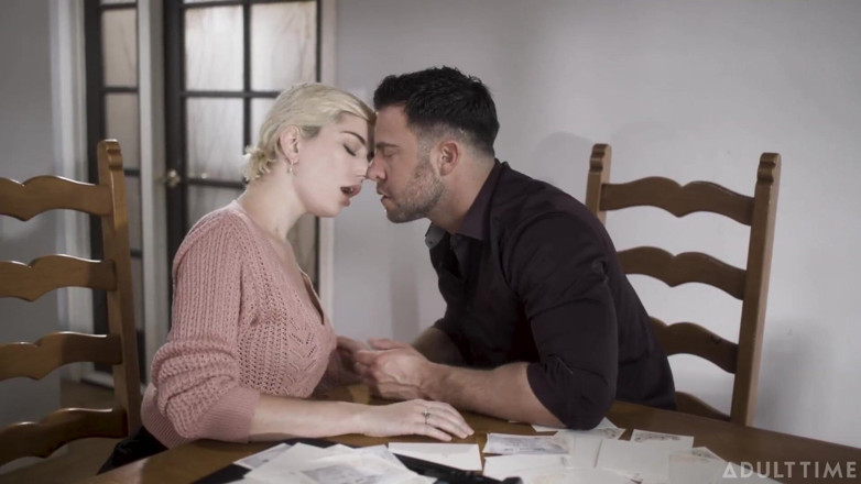 Adult Time: Czas dla dorosłych - Skye Blue Cures Zdradzające zimne stopy pana...