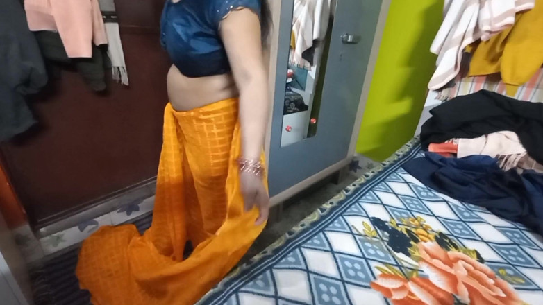 Manjushukla: Sehr schönes bhabhi in gelber sari