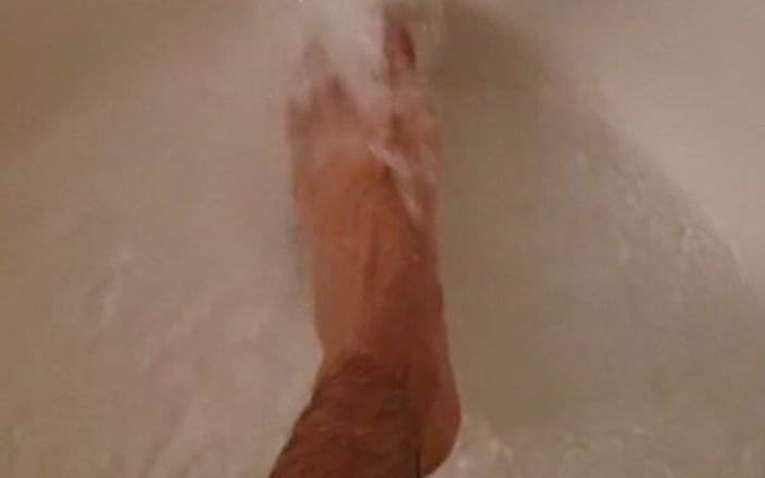 Z twink: Picioarele se clătesc cu apă fierbinte în timpul iernii