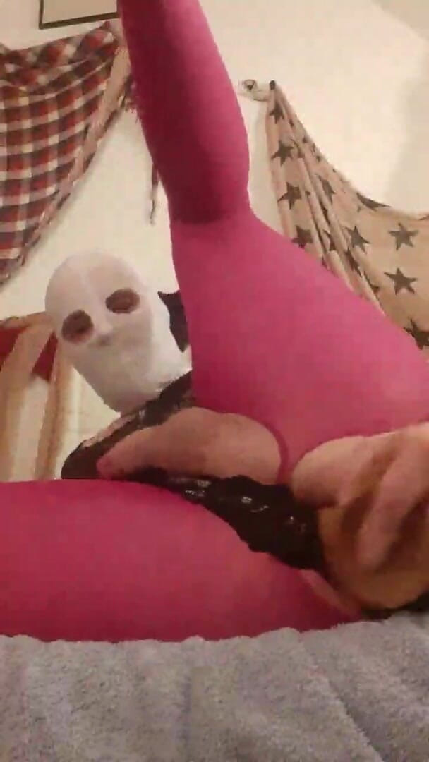Nylon crossdresser Fiona: Der Beginn von