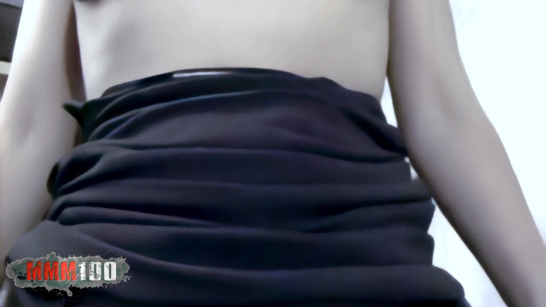 MMM100: Sandra: Miła milf arabska brunetka Sandra tańczy i rozbiera się