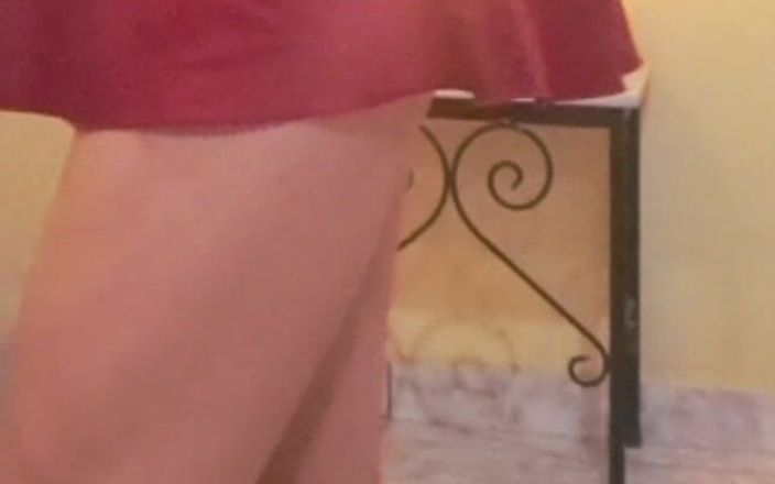 covo_sissy_cross: J’apprends à marcher en talons et je suis excitée de baiser !