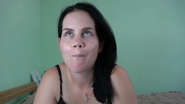Anna Sky: Hot Babe Anna Chews Gum and Blows up Balloons