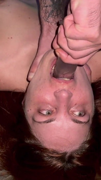 Deepthroat trénink s hlavou vzhůru nohama