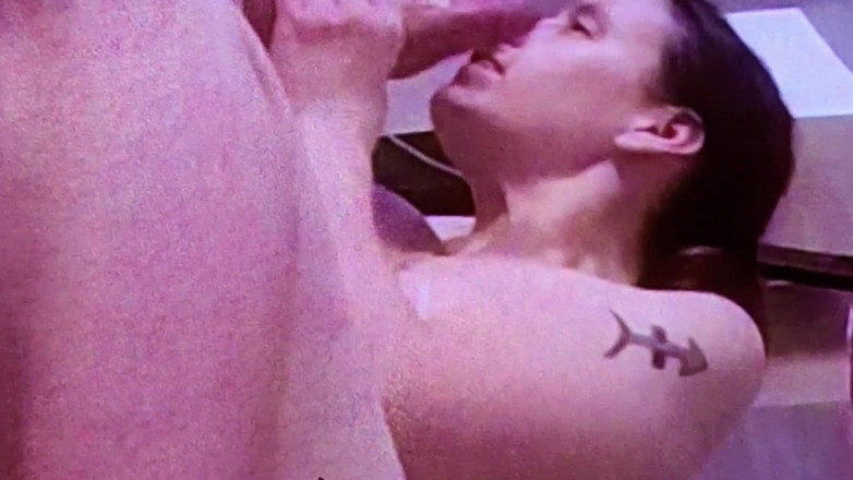 PocahontasNympho69: 후배위 스타일. 그녀의 보지를 따먹어 큰 백인 자지. 큰 엉덩이