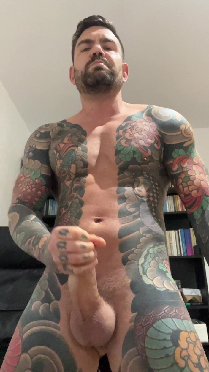 Juan Lucho Gay: Kaslı Ve Sert