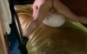 Aussie bi boy: Follando inflable Asuka almohada con inserto en cama de agua