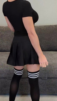 Introducing Lola - She's Kinda Goth