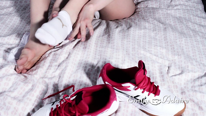 Emily Adaire: 你想要射在我的脚上吗？Emily Adaire TS
