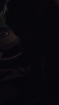 Dívka saje ptáka cizince v autě a sála všechno sperma