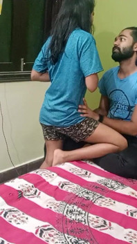 Suculenta namorada magra indiana de 18 anos fodida por indiano pedaço