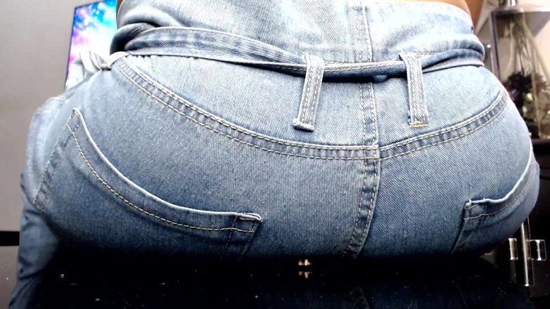 Maeling: Tiny Man Ruined in Jeans Ass-fyxiation with Giant Ass Unknowing