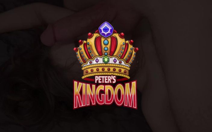 Peter's Kingdom: 甜美少女展示她的大奶子和性感的身体
