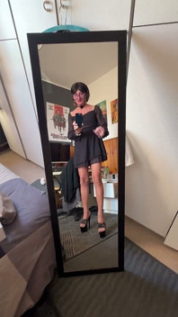Aynanın Önünde Seksi Yürüyüş 01