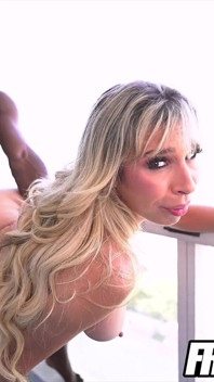 Carmen Caliente Like It Big!
