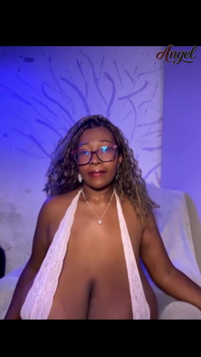 Angel Big B: Alleine Live Zu Spielen, Meine Brüste Haben Durst