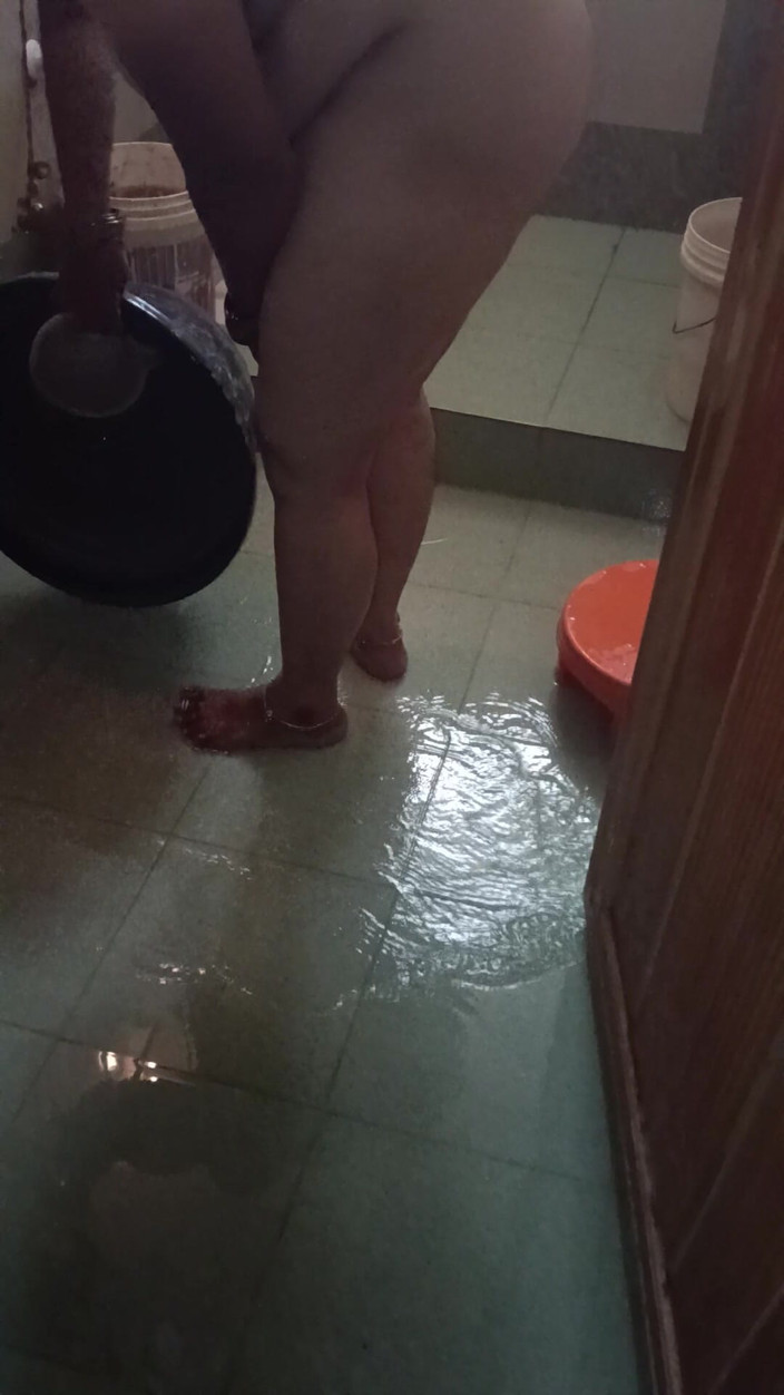 Muruga: 화장실을 보여주는 아줌마