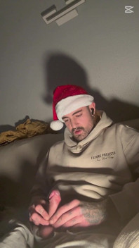 Santa je zpět a má tvé Christimas přítomné jen mezi nohama